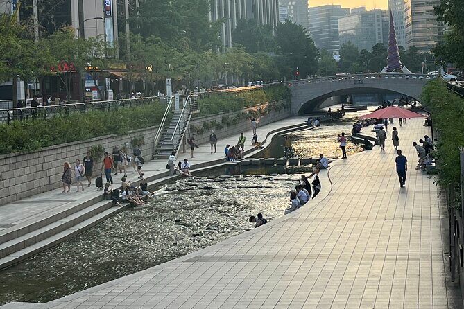 [KoreaByLocal] Authentic Seoul Night Walk and Chicken & Beer - A 6:00 PM Seoul night plan that helps you get oriented