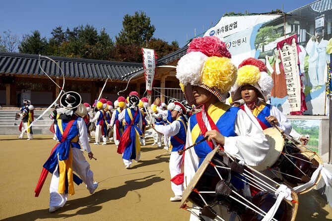 Korean Folk Village Afternoon Half day Tour - Your Village Walkthrough: 99-Room House, Ordinary Homes, and the Market