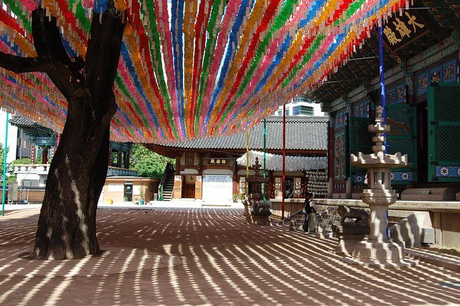 Korean Heritage Tour: Palaces and Villages of Seoul Including Gyeongbokgung Palace - Jogyesa Temple: A 500-Year-Old Main Hall in the Middle of a Busy Day