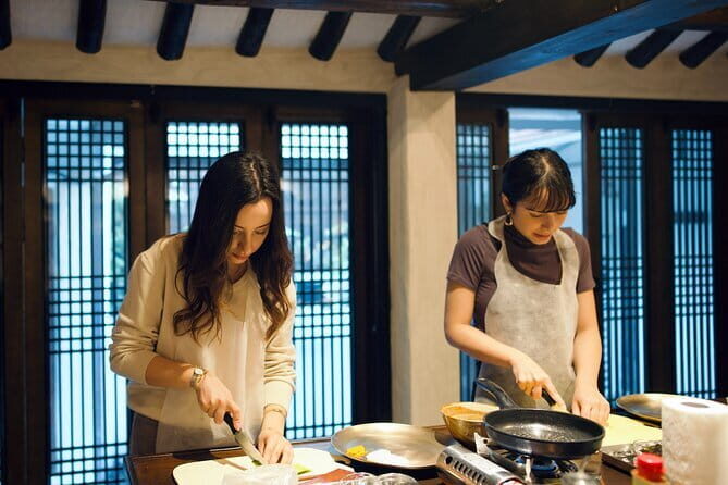 Korean Home Style Cooking Class in Gangnam Seoul - Naomi’s teaching style: clear guidance, patient pacing