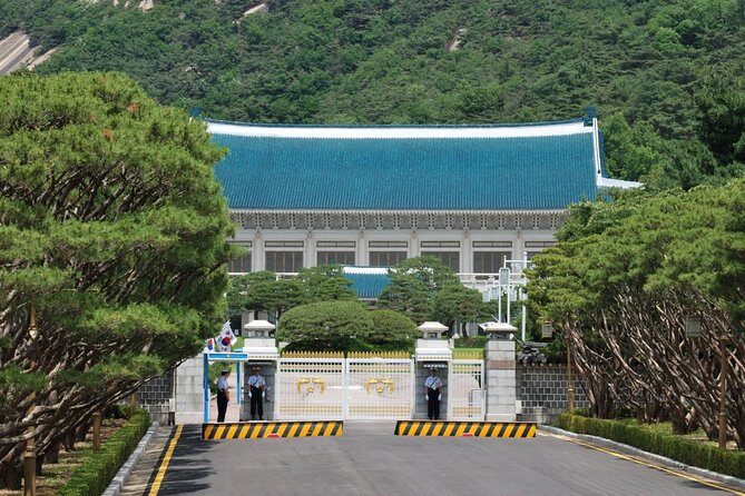 Korean Palace and Market Tour in Seoul Including Insadong and Gyeongbokgung Palace - How the day flows: 8.5 hours, hotel pickup, and a tight-but-doable route