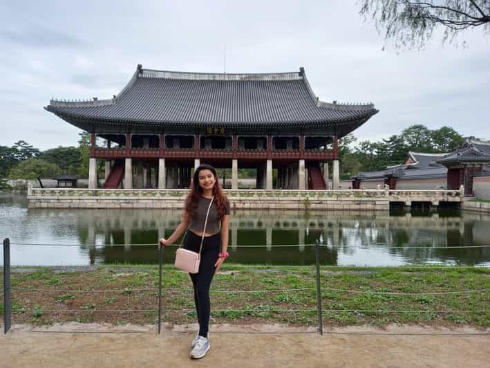 Layover tour to Gyeongbokgung-Folk Museum-Bukchon-Insadong - Gyeongbokgung Palace: Where Korean Court Culture Makes Sense