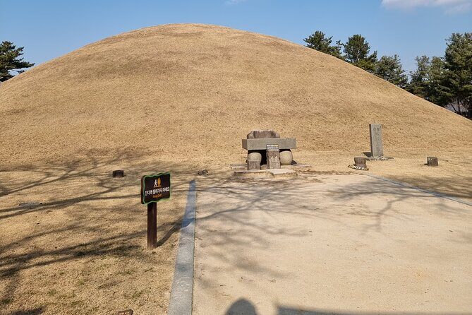 One Day Private tour to World Heritage GyeongJu from Busan - Daereungwon Tomb Complex and Cheonmachong: From Park Walks to Gold Crowns