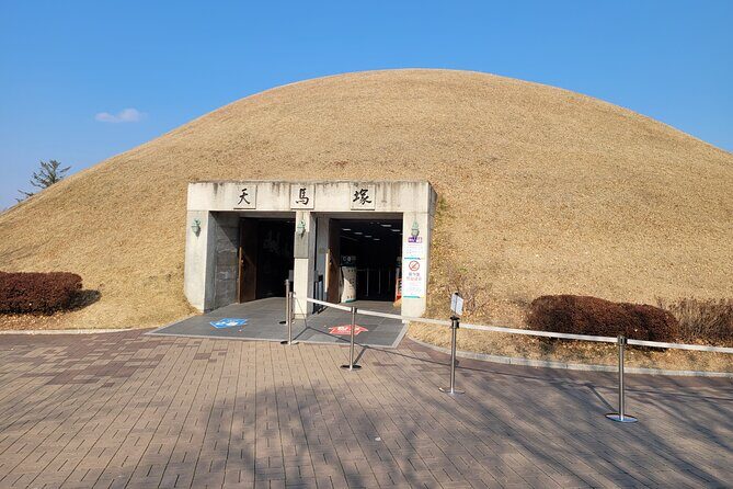 One Day Private tour to World Heritage GyeongJu from Busan - Cheomseongdae Observatory and Hwangnidan-gil: Silla Science, Then Street Snacks
