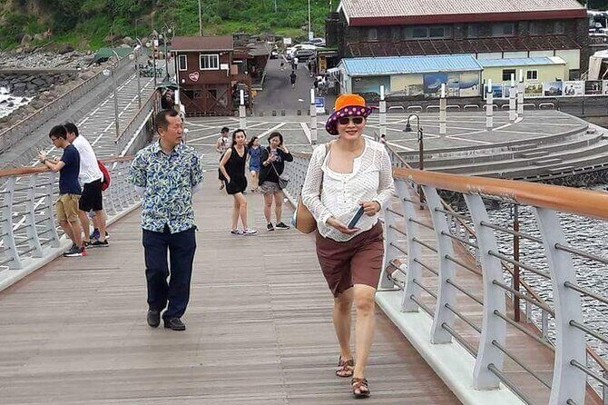 Private Day Tour in South and West in Jeju Island - Hallim Park: when you want a themed stop between coasts