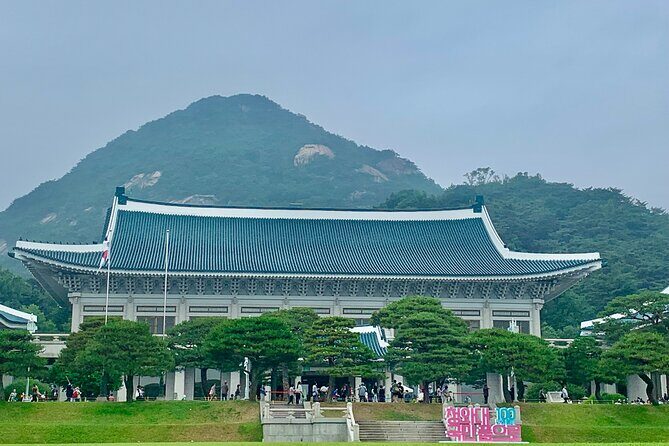 Private Full-Day Guided Tour in Seoul with Lunch, Tea and Dinner - Bukchon Hanok Village and Baek In-je’s House: traditional homes with context