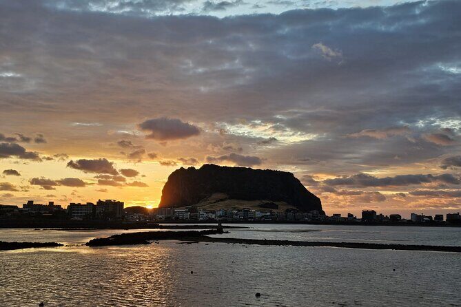 Private Jeju Geopark Gotjawal and Oreum Trekking Experience - Break Time in the West: Sinhaeng Beach and Aewol Cafe Street