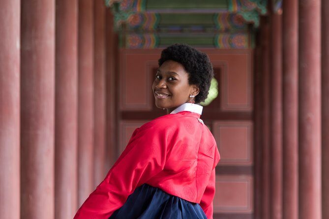 Private Palace Photo Shoot in Seoul with a Photographer - Weather rules: keep your plans flexible
