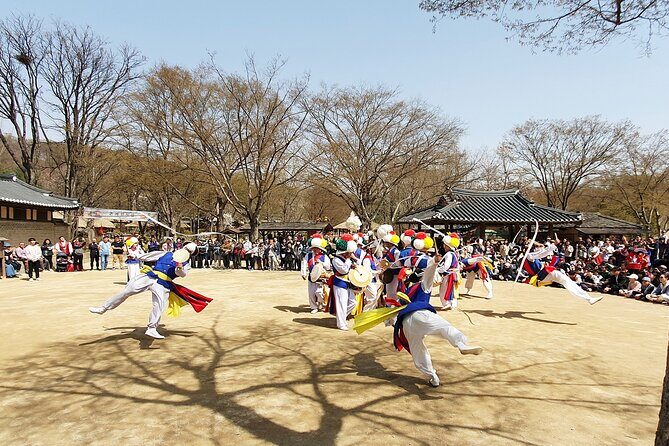 Private Tour : Royal Palace & Traditional Villages wearing Hanbok - Bukchon Hanok Village: Traditional Houses and Easy Photo Stops