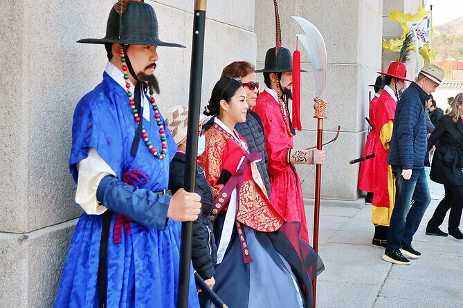 Private Tour : Royal Palace & Traditional Villages wearing Hanbok - Insadong Lunch and the Highway Ride to Yongin