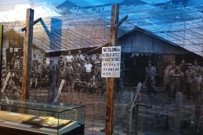 Private Tour: Talk show with N.K. Defector and Short Hiking - War Memorial of Korea: When History Gets Concrete