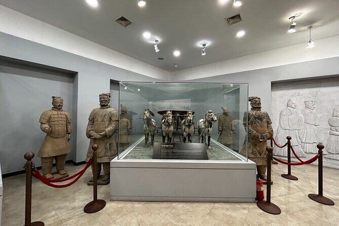 Seogwipo(the southern city of Jeju) Art Museum Walking Tour - Soam Memorial Hall: calligraphy with a clear focus