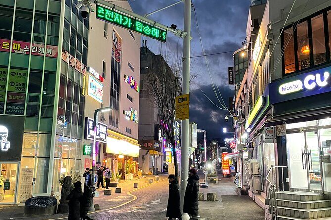 Seogwipo(The southern city of Jeju)City Walking Tours with Sunset - Easy Old Town Browsing: What to Do at Olle Market