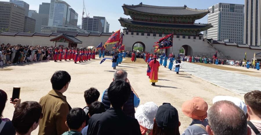 Seoul: 4-Hour Guided Tour to Palace, Bukchon, Jogyesa Temple - National Folk Museum of Korea: Real Life, Not Just Royal Objects