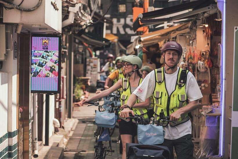Seoul: Afternoon Ebike tour and "Happy Hour" food and drinks - The ride’s backbone: Cheonggyecheon and Berlin Square photo time