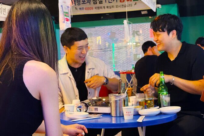 Seoul: Baseball Game Ticket with Dinner/Beer with the host - Stadium drinks, fried chicken, and the sodaek-style snack rhythm