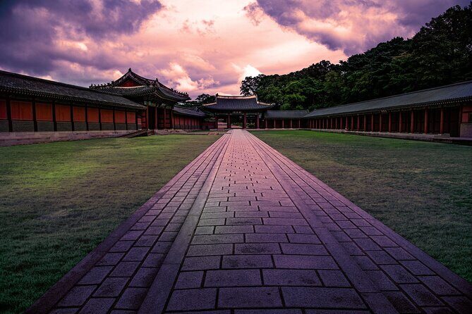 Seoul City Walking Private Tour (3hours) - Gyeongbokgung Palace’s Main Gate and Hanbok Moment