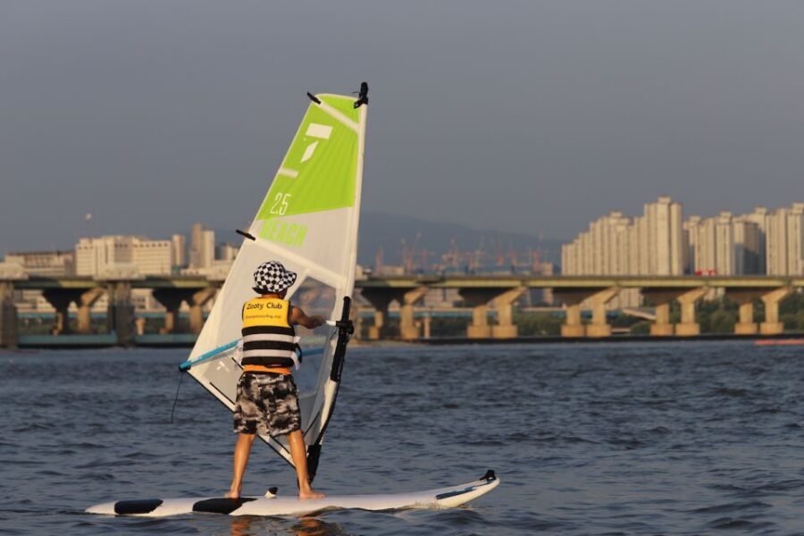 Seoul : Efoil Experience in Han River - City views and the included photos/video moment