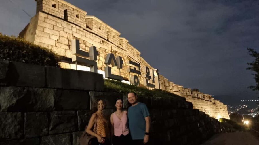 Seoul Evening Tour:Naksan Park&Eungbongsan - Stop 1: Naksan Park for night photos and easy viewing