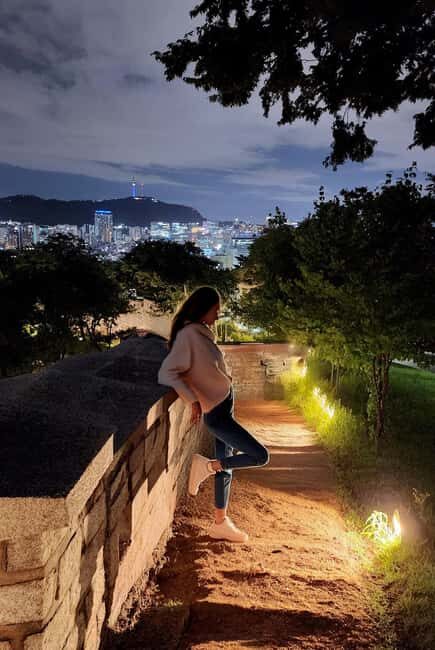 Seoul Evening Tour:Naksan Park&Eungbongsan - The 4-hour flow: from GS25 meet-up to Seoul skyline