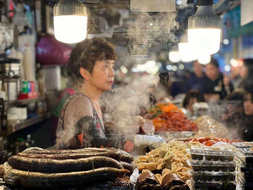 Seoul: Fearless Foodie Gwangjang Market Food Adventure - Guide-led stories and photos that make the food stick