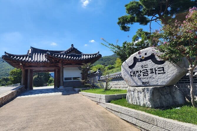 Seoul Food: Banchan, Bibimbap, and Beyond - Gyeongbokgung Palace: the Joseon link that helps bibimbap make sense