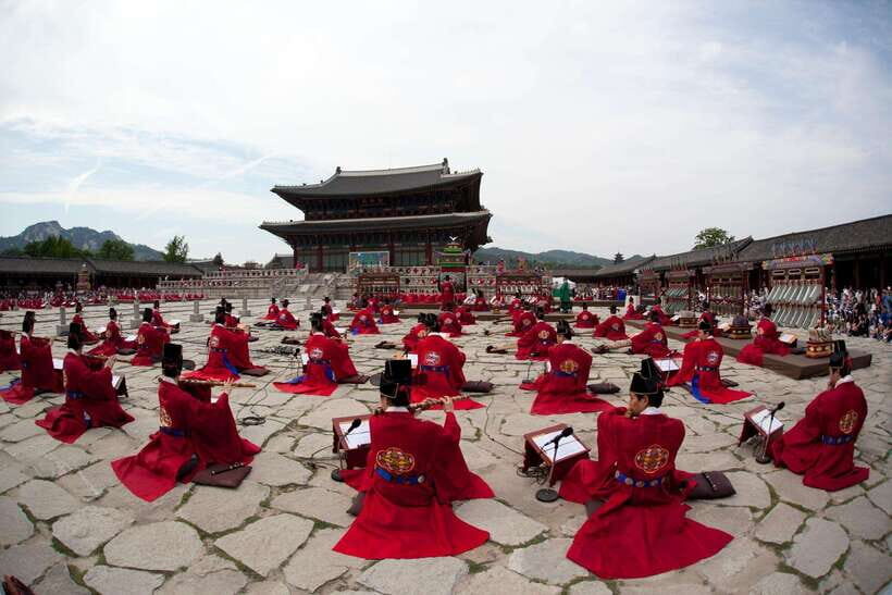 Seoul: Full-Day Royal Palaces Private Tour - Cheongwadae (Blue House) photo stop: what you’re seeing and why it matters