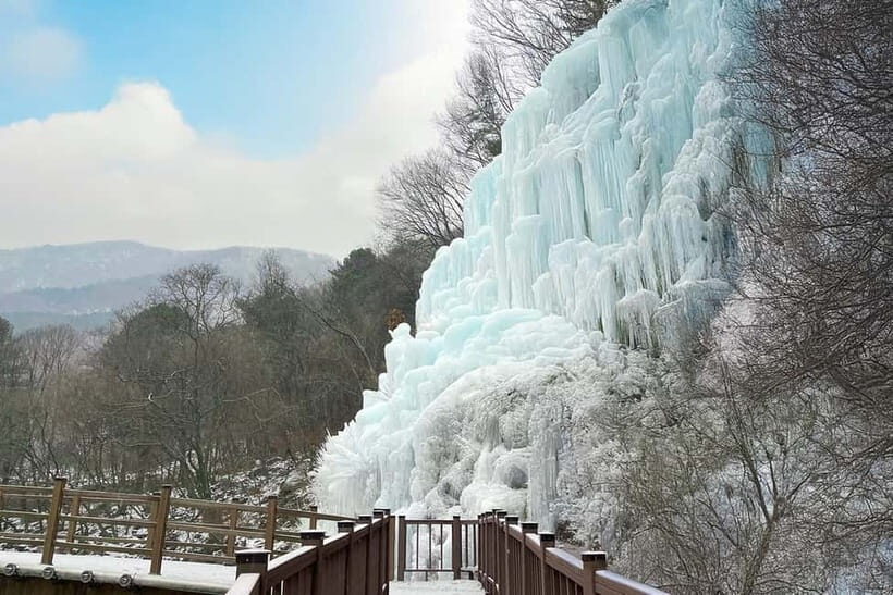 Seoul: Full-Day Winter Trip Ski Resort, Ice Valley, Namiseom - Eobi Ice Valley: short visit, big photo payoff (and a backup plan)