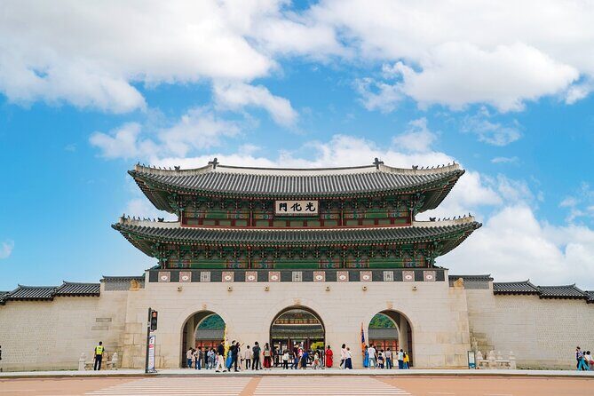 Seoul: Gyeongbokgung Palace Half day Tour - Gwanghwamun Gate: the ceremonial south gate story