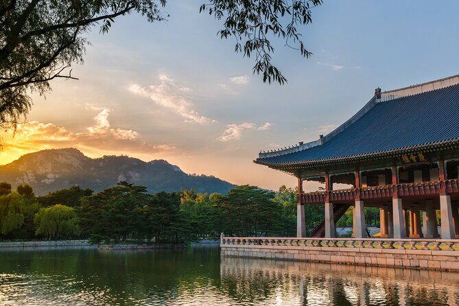 Seoul: Gyeongbokgung Palace Half day Tour - Sajeongjeon: the king’s office space in plain terms