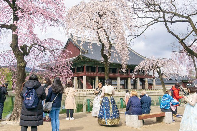 Seoul Highlights & Hidden Gems – Private Tour with Photo Service - Gyeongbokgung Palace: ceremony vibes and photo-friendly structure