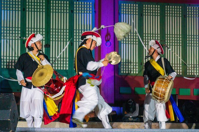 Seoul Highlights & Hidden Gems – Private Tour with Photo Service - Insadong’s old-street shopping lanes for photos and browsing