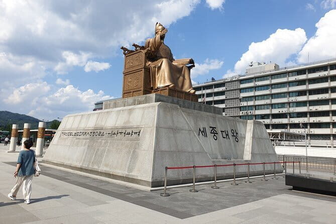 Seoul History Walking Tour - Cheonggyecheon Stream: water as a survivor through Joseon, war, and today