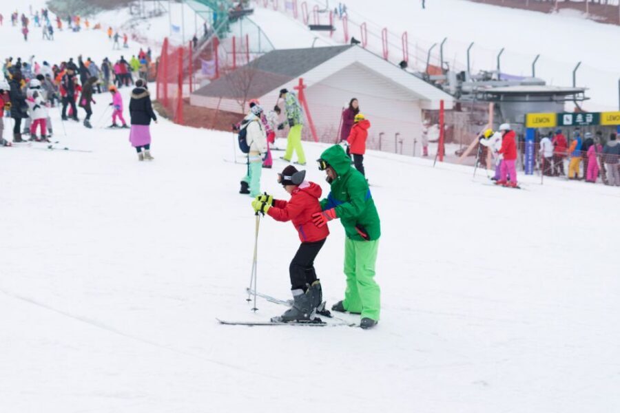 Seoul: Jisan Forest Winter Ski Day Tour with Basic Lesson - Staff and Communication: What Makes the Day Feel Easy