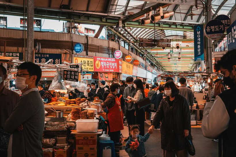 Seoul : Must-see & Hidden Gems Private Walking Tour - Languages and small-group attention that makes asking easier