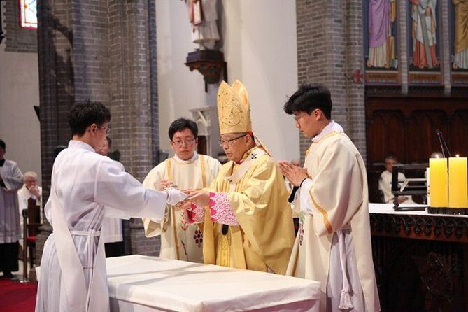 Seoul Myeongdong Catholic Church Historic Private Walking Tour - Inside the church: what the cathedral interior and crypt reveal