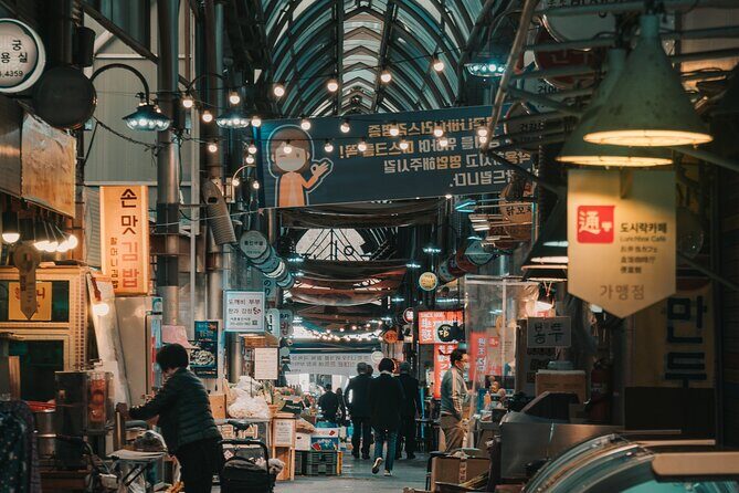 Seoul Night Palace & Market Food Tour with Vehicle - The Guides: Why This Tour Works Better Than a Self-Plan Night