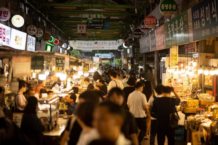 Seoul: Private chartered vehicle Staria van City Tour - Shopping Course Choices Plus a Meal Where Locals Actually Eat