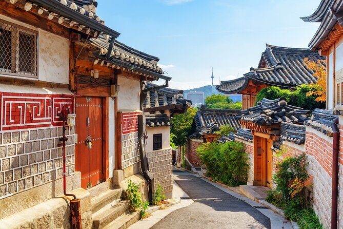 Seoul Private Tour: Palace, Bukchon, Insadong & Han River Cruise - Gyeongbokgung Palace (or Changdeokgung on Tuesdays): what to watch for
