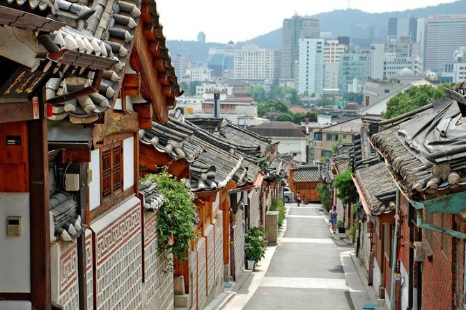 Seoul Private Tour with hidden gem of Seoul - Bukchon Hanok Village: a traditional neighborhood where people still live