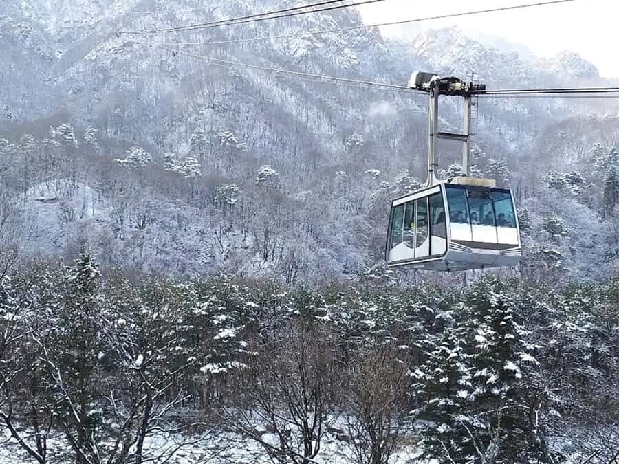 Seoul: Seorak Mountain+Nami Island+Eobi Ice Valley Tour - A one-day winter combo that actually saves effort