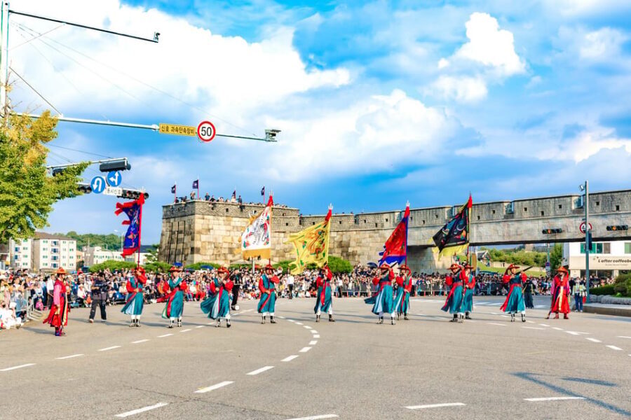Seoul: The 62nd Suwon Hwaseong Cultural Festival Day Tour - Hwaseong Fortress daytime time: what the walking tour and free time are really for
