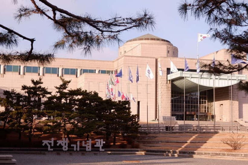 Seoul: The War Museum, Jogyesa, and Tapgol Park Tour - The included lottery: why it feels more than a gimmick