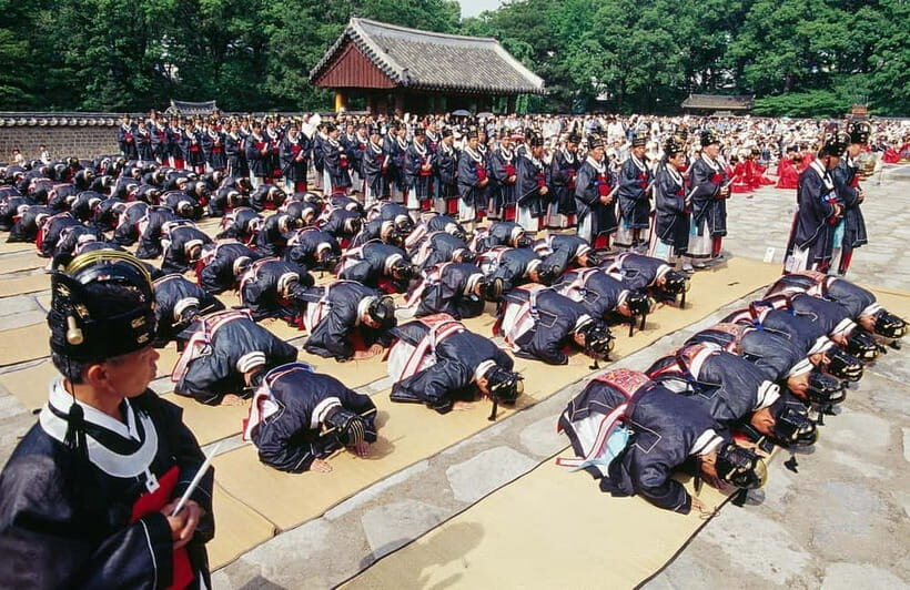 Seoul: UNESCO Heritage Palace, Shrine, and More Tour - The real value: a guide, entrances, and van transfer for one price