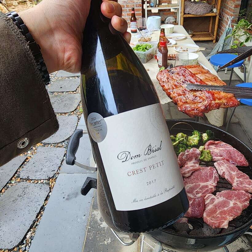 Seoul: Wine & Korean BBQ, Perfect Pairing Dinner in Sinchon - Korean Drinking Manners: Small Rules That Change the Mood