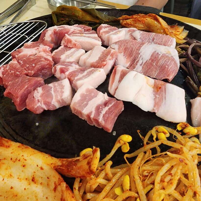 Seoul: Wine & Korean BBQ, Perfect Pairing Dinner in Sinchon - The Social Factor: Enjoyable Conversation Without Forced Party Energy