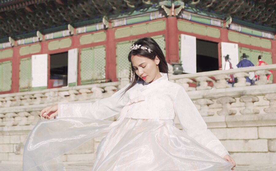 Seoul : Your Personal Photographer in Gyeongbokung - Accessibility and group style: private means you control the pace