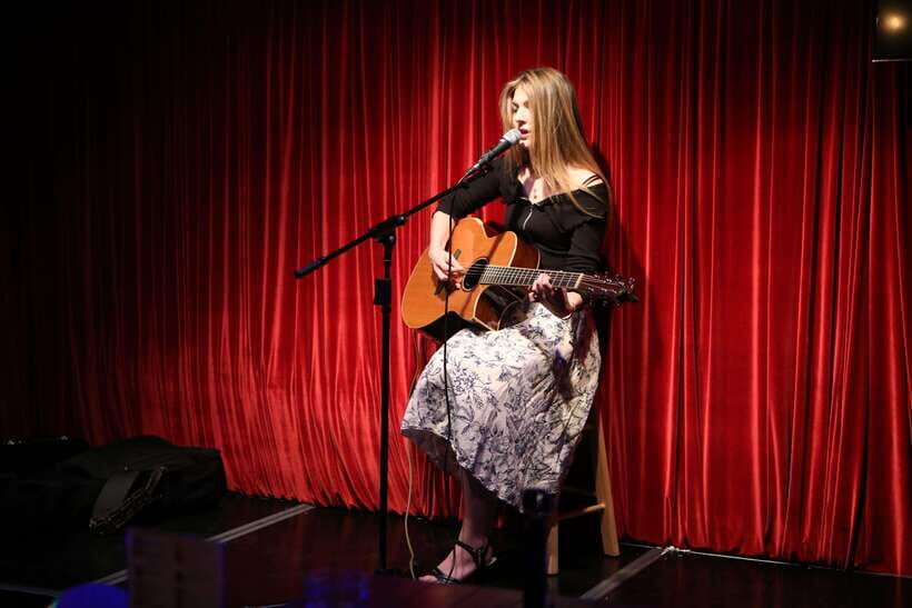Seoul’s Stars: Open Mic with Local & International Talent - Drinks and Bites: The Deal That Makes It Worth It