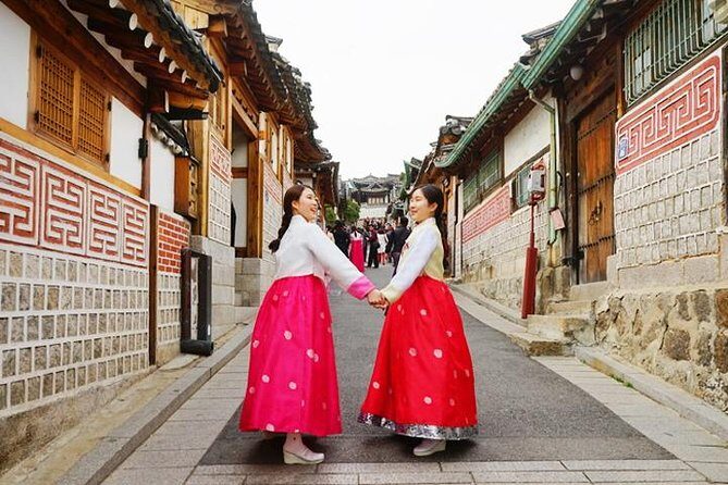 Small Group 7D Korea package Tour with Seoul Gyeongju Busan Jeju - Jeju Days 1–2: volcanic drama, black sand, and spring color