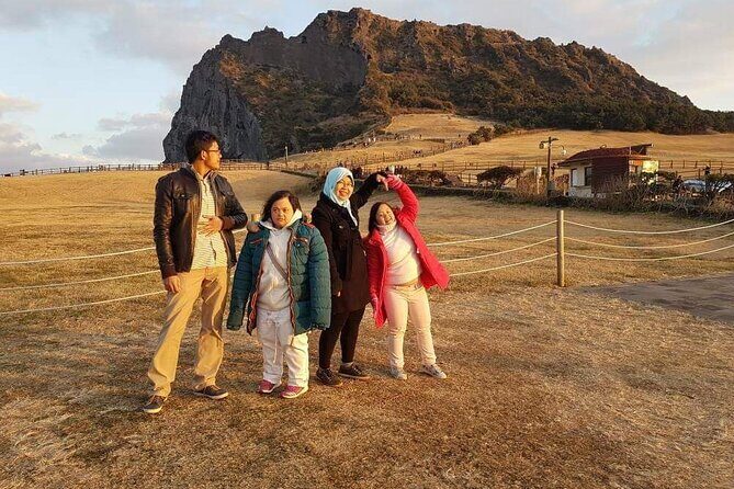 South and West Jeju Island Private Tour with Lunch in jeju island - Lunch on the island: Korean set meals and a possible Aewol Indian option